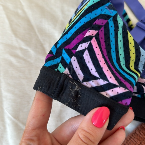 VSX Sports Bra - Size 34D - Picture 5 of 6